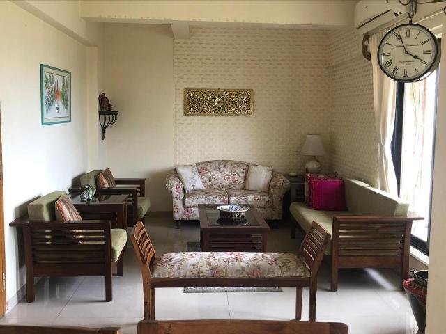 2 BHK Apartment in Prabhadevi for rent Mumbai. The reference number is 18835274