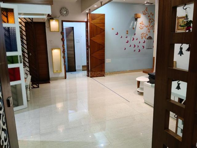 2 BHK Apartment in Prabhadevi for rent Mumbai. The reference number is 19012224