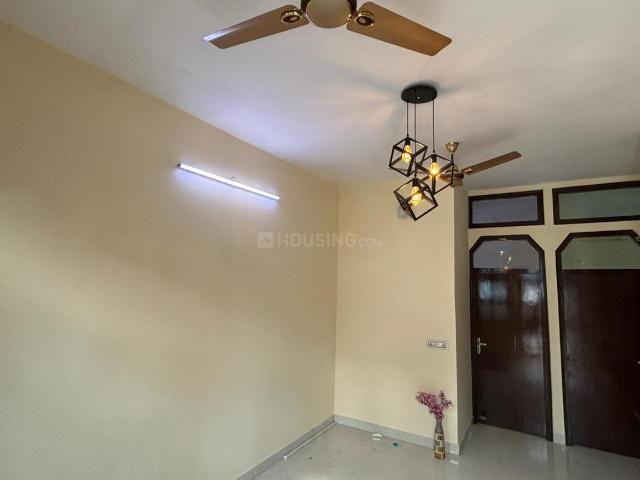 2 BHK Apartment in Qutub Vihar for rent New Delhi. The reference number is 18073635