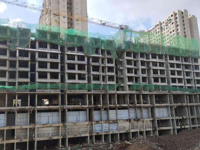 2 BHK Apartment in Ramabai Ambedkar Nagar for resale Eastern Express Highway Ghatkopar East. The reference number is 13105352