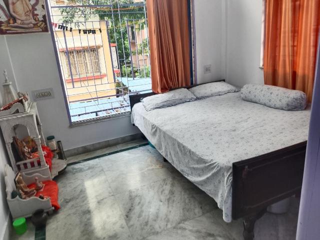 2 BHK Apartment in Regent Park for resale Kolkata. The reference number is 20305288