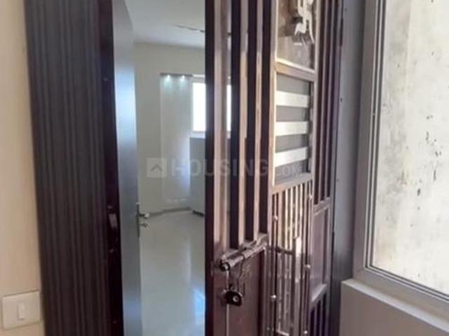 2 BHK Apartment in Wave City for rent Ghaziabad. The reference number is 19916034