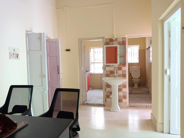 2 BHK Apartment in Tollygunge for rent Kolkata. The reference number is 20481232