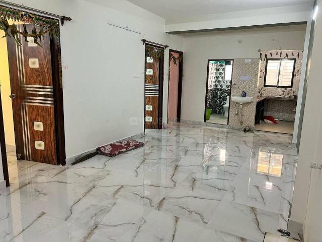 2 BHK Apartment in Tangra for rent Kolkata. The reference number is 19932822