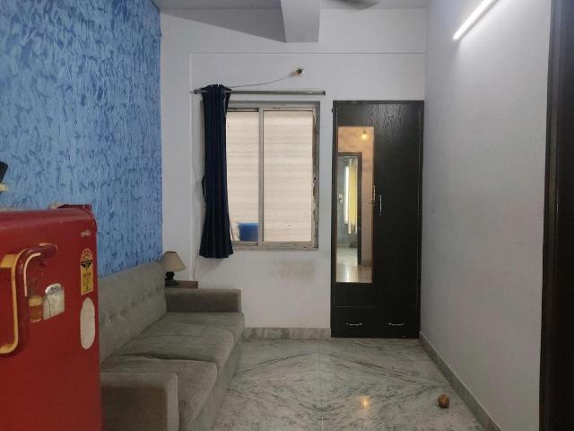 2 BHK Apartment in Tangra for resale Kolkata. The reference number is 17806615