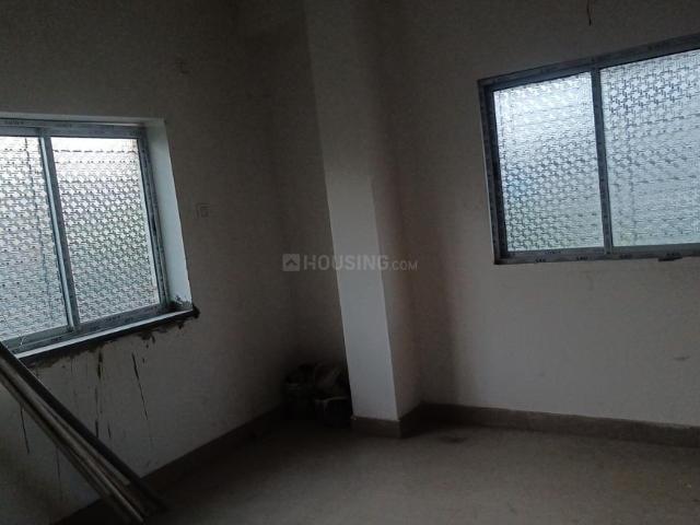 2 BHK Apartment in Tangra for resale Kolkata. The reference number is 20304318