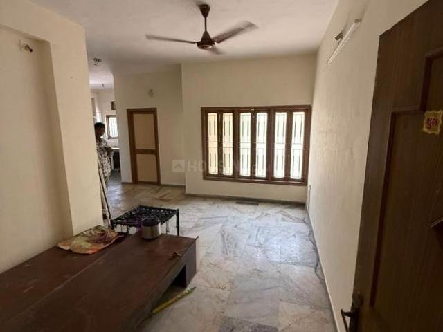 2 BHK Apartment in Thaltej for rent Ahmedabad. The reference number is 20989817