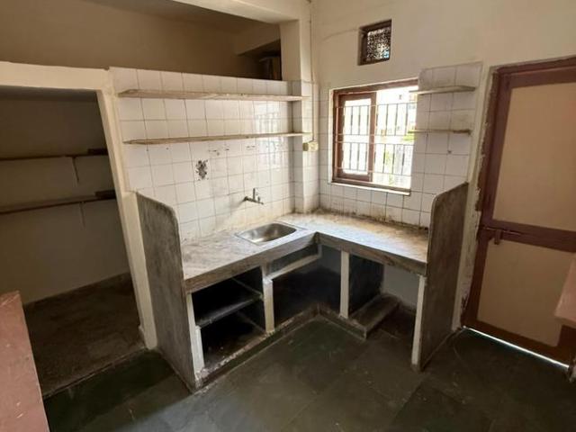 2 BHK Apartment in Thaltej for rent Ahmedabad. The reference number is 20991218