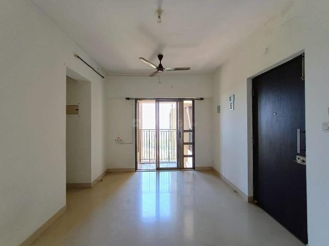 2 BHK Apartment in Thane West for rent Thane. The reference number is 20439556