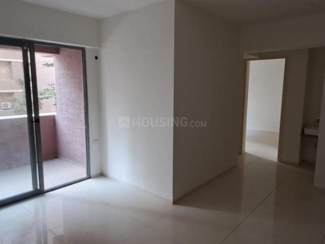 2 BHK Apartment in Tragad for rent Ahmedabad. The reference number is 20737140