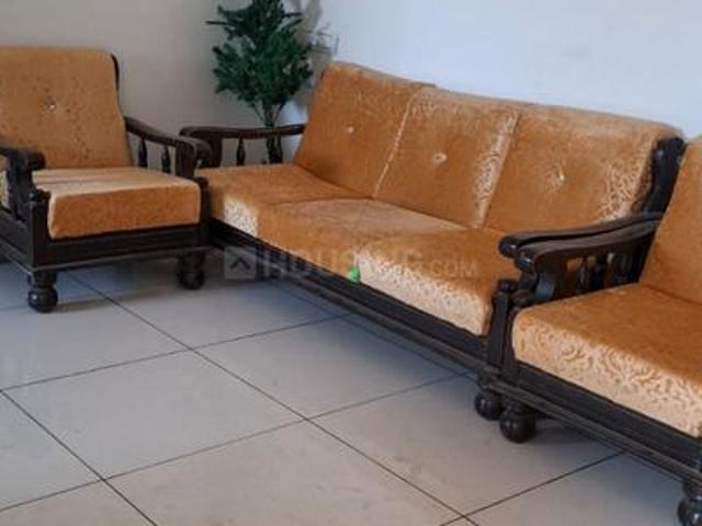 2 BHK Apartment in Ujala Circle for rent Ahmedabad. The reference number is 19913035