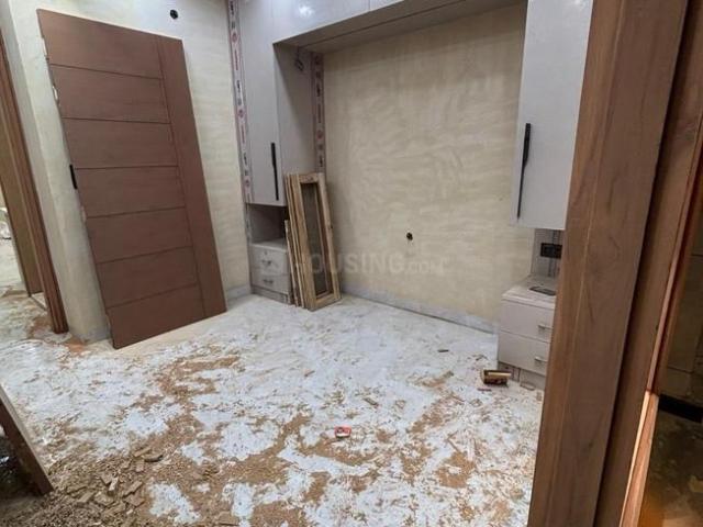 2 BHK Apartment in Uttam Nagar for resale New Delhi. The reference number is 19152838
