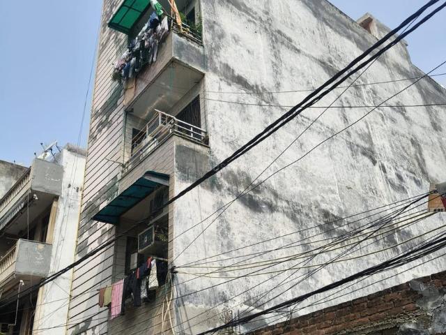 2 BHK Apartment in Uttam Nagar for resale New Delhi. The reference number is 20999627