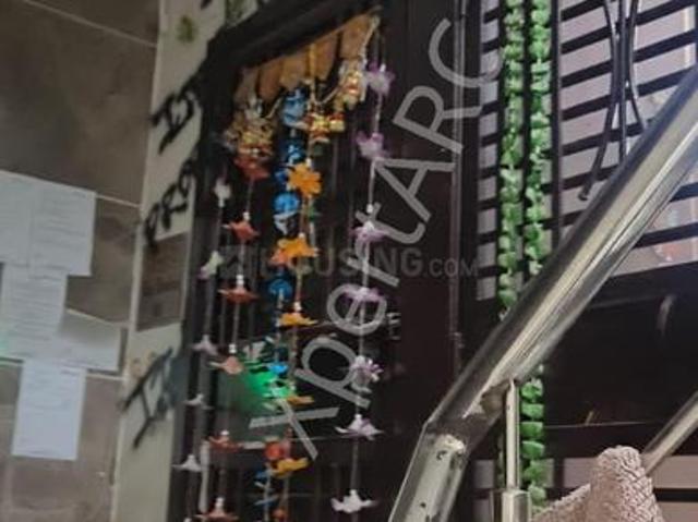 2 BHK Apartment in Uttam Nagar for resale New Delhi. The reference number is 20392978