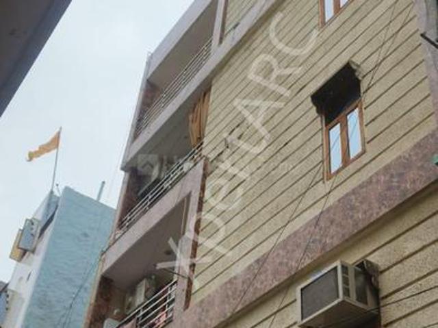 2 BHK Apartment in Uttam Nagar for resale New Delhi. The reference number is 20396959