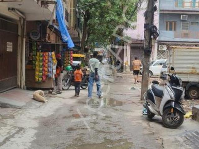 2 BHK Apartment in Uttam Nagar for resale New Delhi. The reference number is 20399074