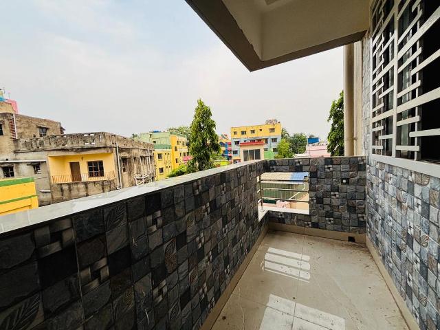 2 BHK Apartment in Uttarpara for resale Hooghly. The reference number is 20945834