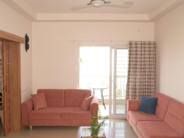 2 BHK Apartment in Vaishno Devi Circle for rent Ahmedabad. The reference number is 18800065