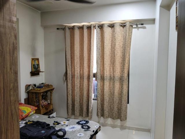 2 BHK Apartment in Vaishno Devi Circle for rent Ahmedabad. The reference number is 18888249