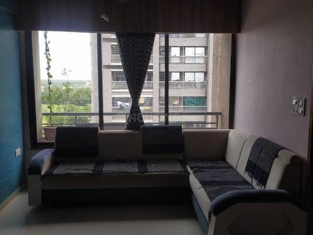 2 BHK Apartment in Vaishno Devi Circle for rent Ahmedabad. The reference number is 18894910