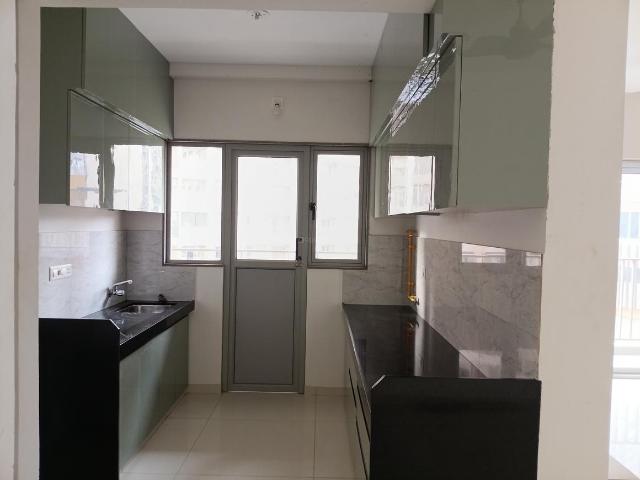 2 BHK Apartment in Vaishno Devi Circle for rent Ahmedabad. The reference number is 18922823
