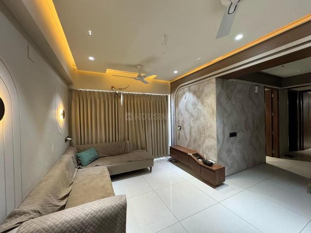 2 BHK Apartment in Vaishno Devi Circle for rent Ahmedabad. The reference number is 18923779