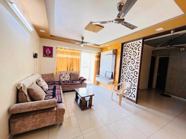 2 BHK Apartment in Vaishno Devi Circle for rent Ahmedabad. The reference number is 18995466
