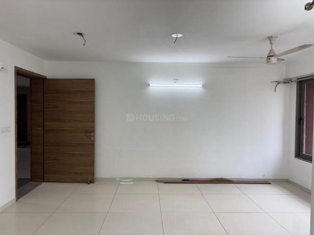 2 BHK Apartment in Vaishno Devi Circle for rent Ahmedabad. The reference number is 19411504
