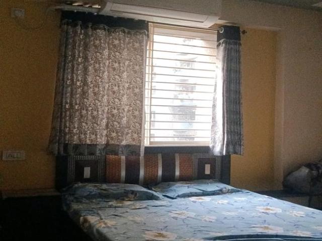 2 BHK Apartment in Vaishno Devi Circle for rent Ahmedabad. The reference number is 19417348