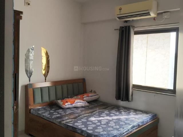 2 BHK Apartment in Vaishno Devi Circle for rent Ahmedabad. The reference number is 19426520