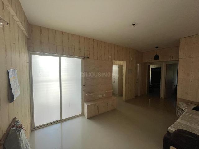2 BHK Apartment in Vaishno Devi Circle for rent Ahmedabad. The reference number is 19438272