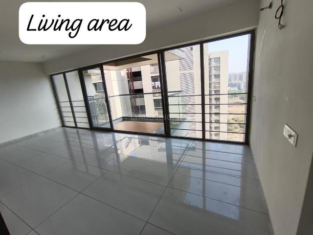 2 BHK Apartment in Vaishno Devi Circle for rent Ahmedabad. The reference number is 19456494