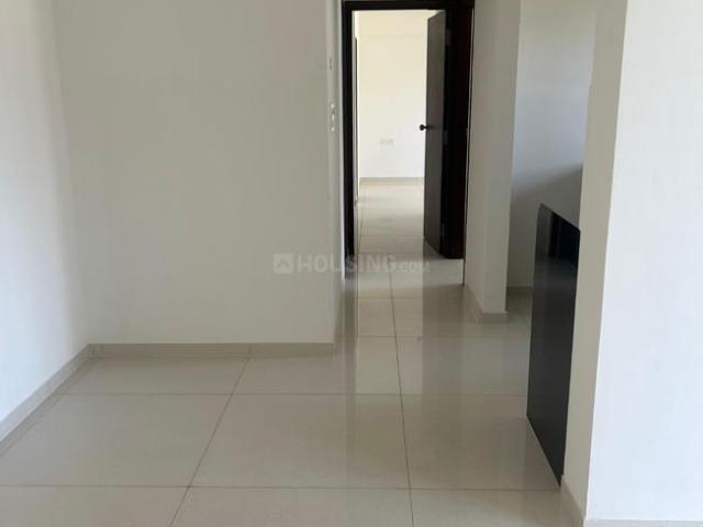2 BHK Apartment in Vaishno Devi Circle for rent Ahmedabad. The reference number is 19521808