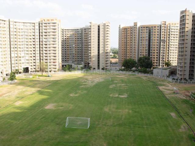 2 BHK Apartment in Vaishno Devi Circle for rent Ahmedabad. The reference number is 19583555