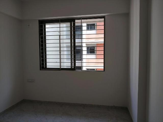 2 BHK Apartment in Vaishno Devi Circle for rent Ahmedabad. The reference number is 19593546