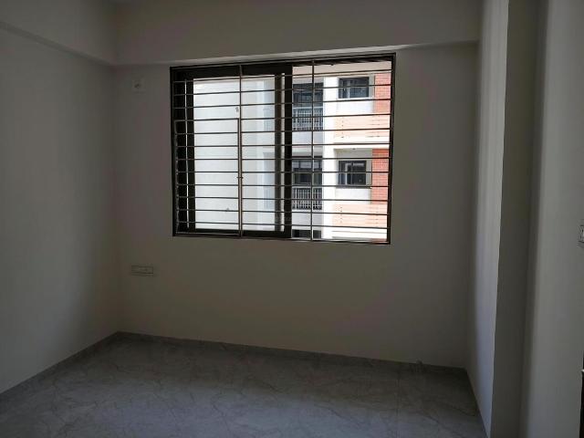 2 BHK Apartment in Vaishno Devi Circle for rent Ahmedabad. The reference number is 19612643