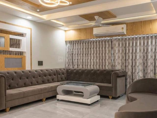 2 BHK Apartment in Vaishno Devi Circle for rent Ahmedabad. The reference number is 19761429