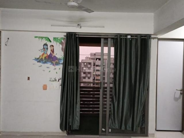 2 BHK Apartment in Vaishno Devi Circle for rent Ahmedabad. The reference number is 19932704