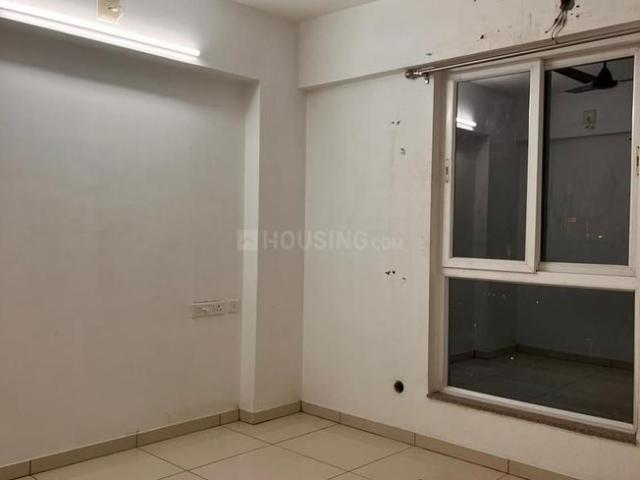 2 BHK Apartment in Vaishno Devi Circle for rent Ahmedabad. The reference number is 19945564