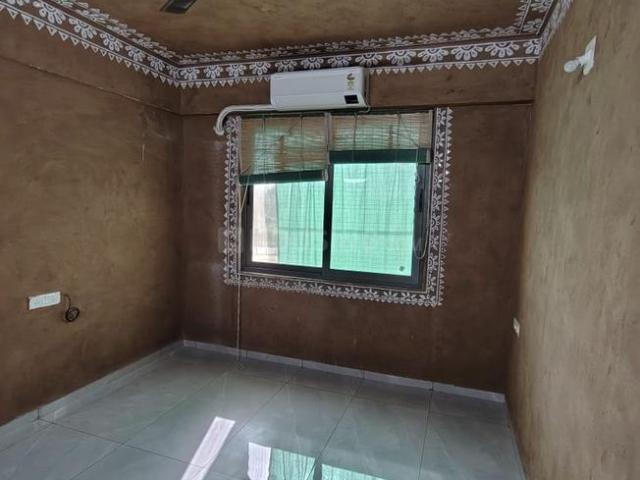 2 BHK Apartment in Vaishno Devi Circle for rent Ahmedabad. The reference number is 19950105