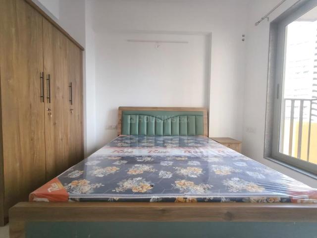 2 BHK Apartment in Vaishno Devi Circle for rent Ahmedabad. The reference number is 19035435