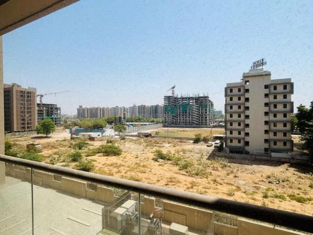 2 BHK Apartment in Vaishno Devi Circle for rent Ahmedabad. The reference number is 19219384