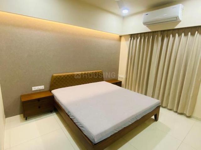 2 BHK Apartment in Vaishno Devi Circle for rent Ahmedabad. The reference number is 19306244