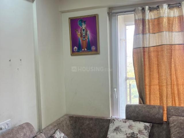 2 BHK Apartment in Vaishno Devi Circle for rent Ahmedabad. The reference number is 19316715