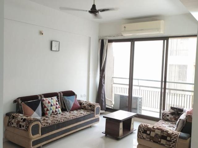 2 BHK Apartment in Vaishno Devi Circle for rent Ahmedabad. The reference number is 20468060