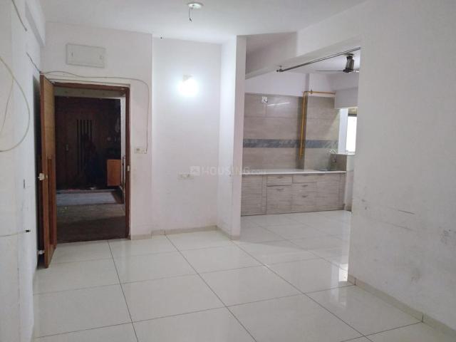 2 BHK Apartment in Vaishno Devi Circle for rent Ahmedabad. The reference number is 20485656