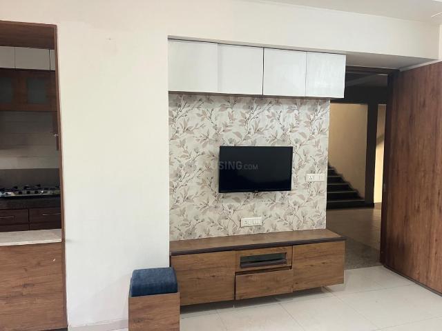 2 BHK Apartment in Vaishno Devi Circle for rent Ahmedabad. The reference number is 20487926