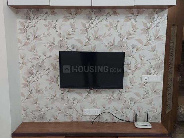 2 BHK Apartment in Vaishno Devi Circle for rent Ahmedabad. The reference number is 20491158
