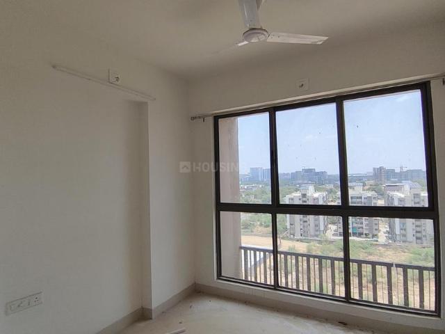 2 BHK Apartment in Vaishno Devi Circle for rent Ahmedabad. The reference number is 20520747