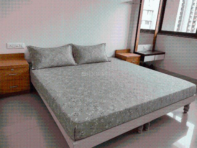 2 BHK Apartment in Vaishno Devi Circle for rent Ahmedabad. The reference number is 20521427